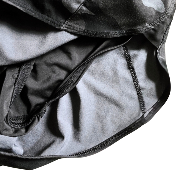 ATHLETA Running Free Printed Short 3.5” Women’s Small Black Gray Camouflage - Picture 3 of 4